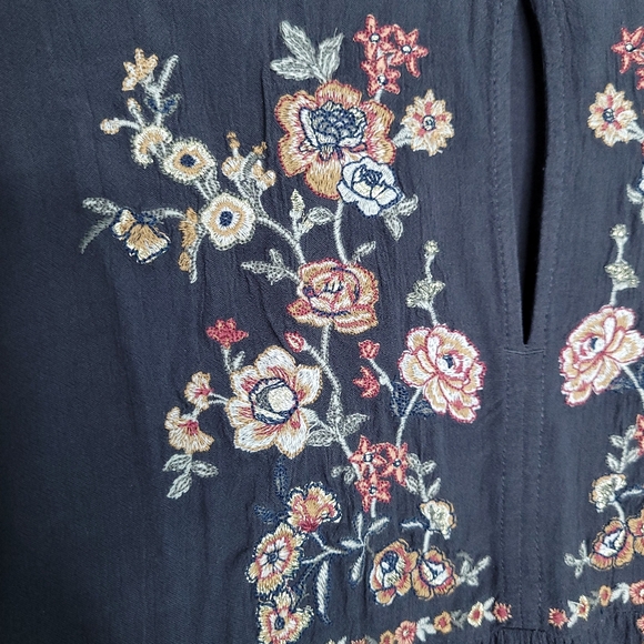 AMERICAN EAGLE WOMEN'S Floral Embroidered Bell Sleeve Boho Top MEDIUM - Picture 9 of 16